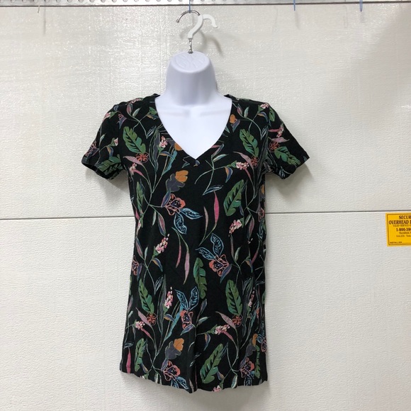 a new day Tops - Women’s Printed V-Neck Tee